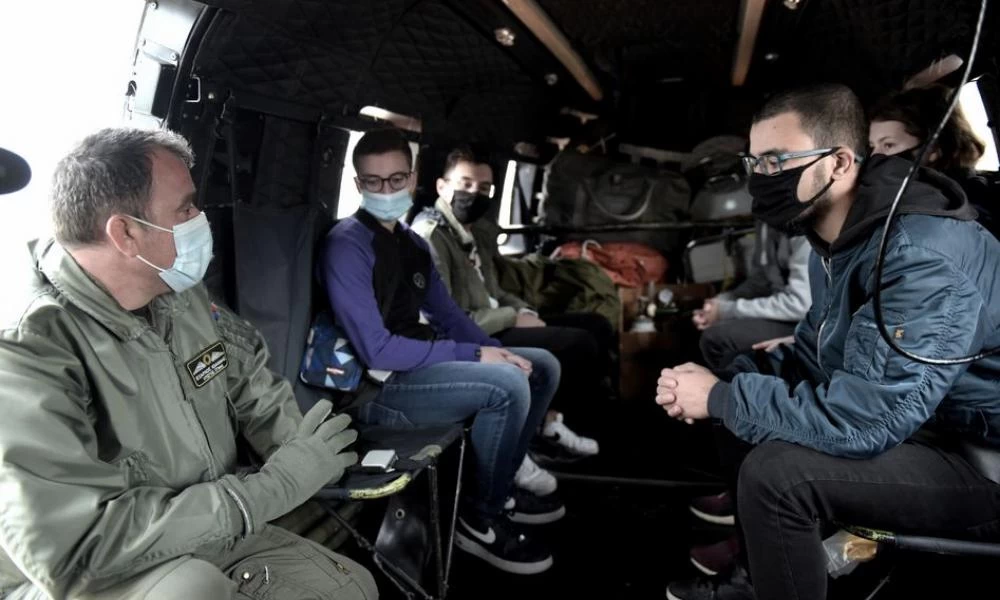 Πτήσεις μαθητών με Ελικόπτερο Super Puma της Πολεμικής Αεροπορίας (εικόνες)